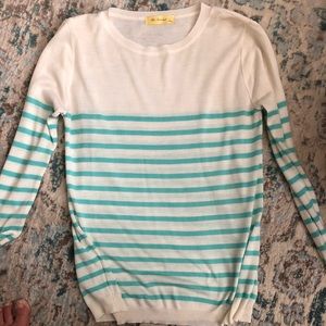 Cute sweater worn twice